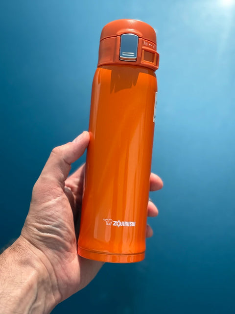 Zojirushi Mug SM-SHE Orange from 480 ml against the sky