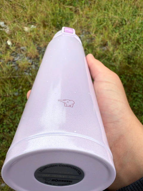 Zojirushi SM-SR60 Light Pink stainless steel travel mug 600 ml, close-up in hand, BPA-free thermal bottle made in Thailand.